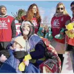 Pescara: la Befana arriva in gommone