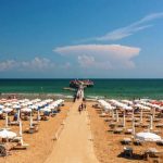 Lignano, rischia di annegare: 19enne salvato dai bagnini