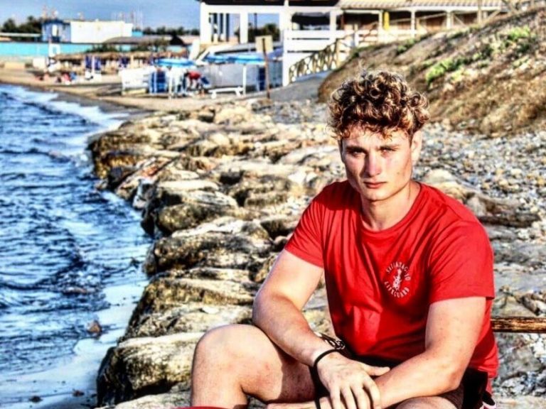 Brindisi: bagnino SNS salva una donna ed una bambina