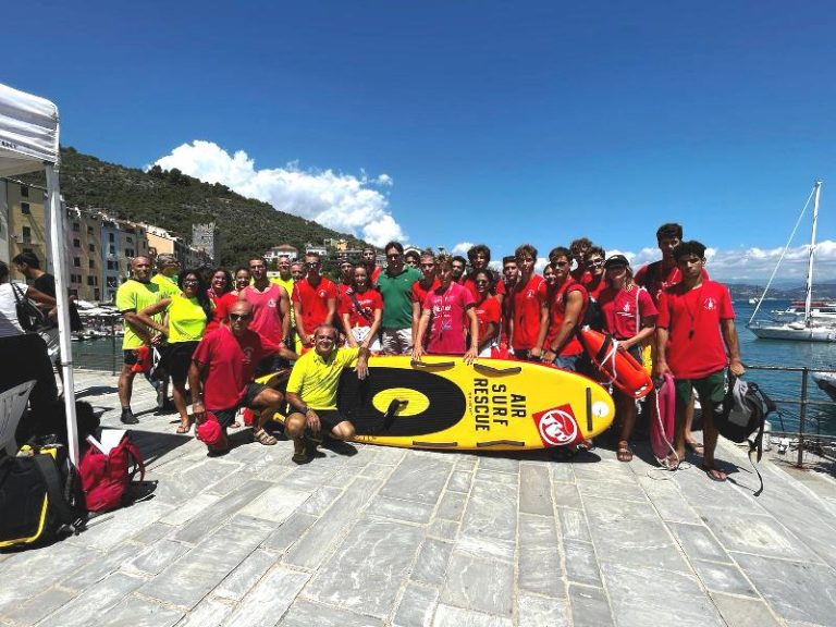 Porto Venere: i bagnini SNS Angeli del Mare alla “Piscina Naturale 2022”