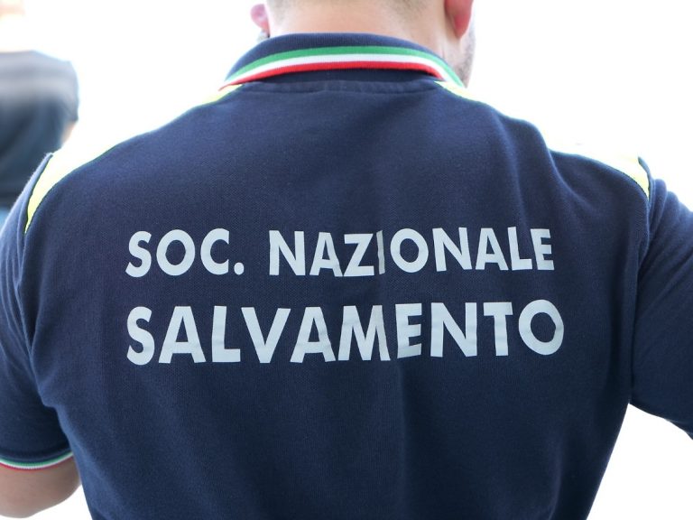 Il mare non è una piscina: perché sottovalutiamo i rischi