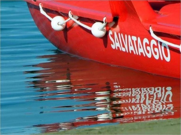 L’errore che fanno in migliaia ogni estate: così aumentano i rischi tra spiagge e imbarcazioni