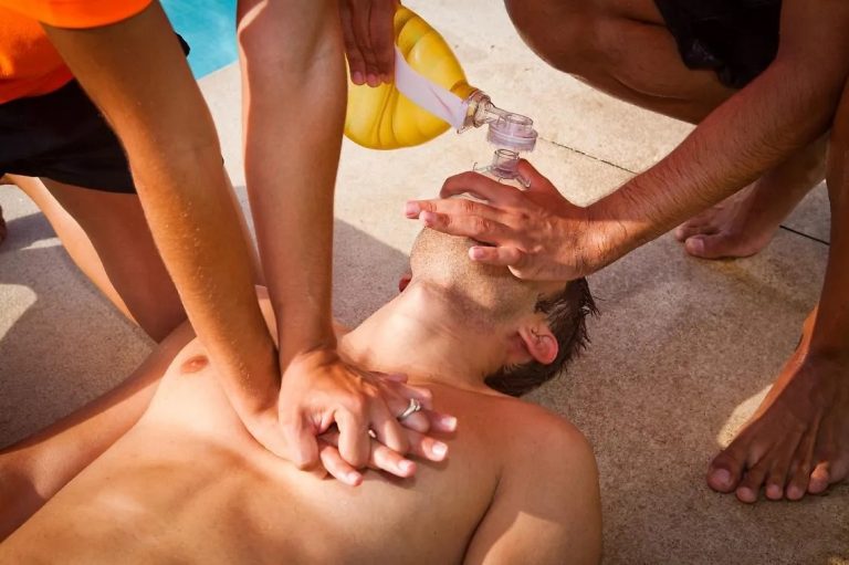 Il soccorritore in piscina: ruolo, responsabilità e intervento in emergenza